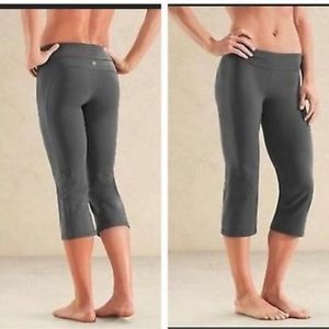 Athleta Gray Kick Booty Capri Leggings